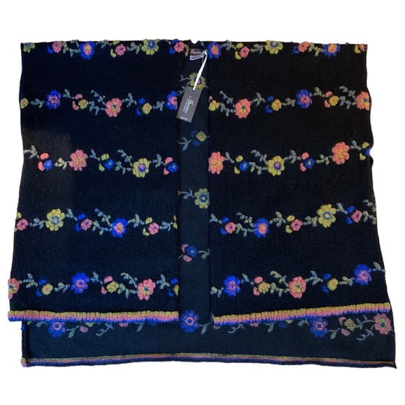 NWT IPERICO Made In Italy Wool Shawl Black Floral
Kimono Cardigan Sweater - Picture 4 of 6